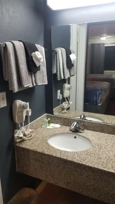 Hotel King Bed Hotel Room 120 Booking 斯蒂尔沃特 外观 照片