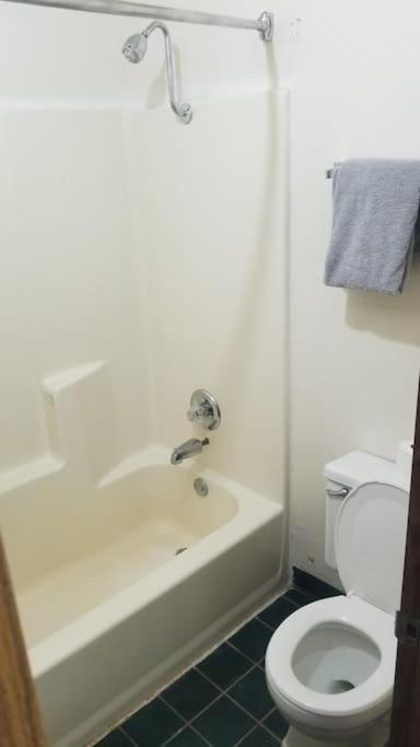 Hotel King Bed Hotel Room 120 Booking 斯蒂尔沃特 外观 照片